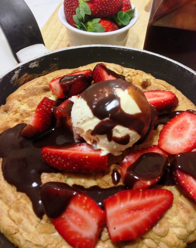 One Pan White Choc Chip Caramel Cookie