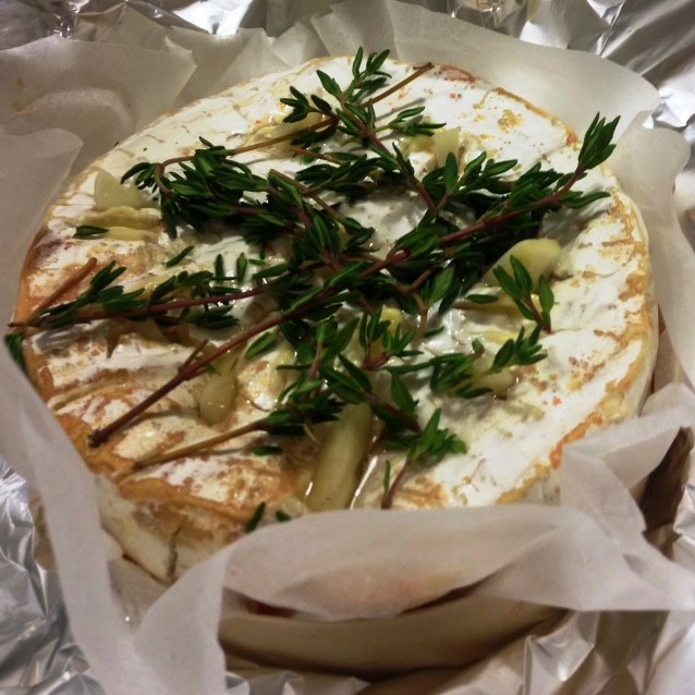 Baked Brie With Garlic and Thyme