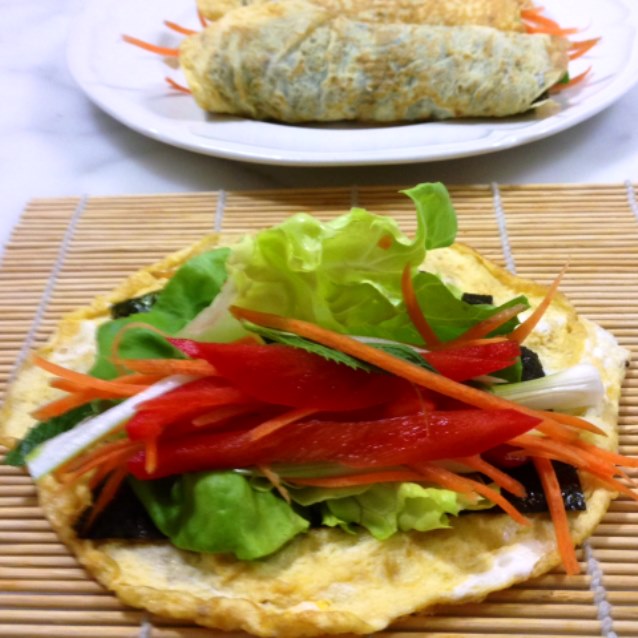 Egg Omelette and Nori Rolls