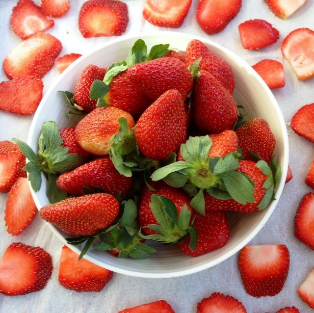 Oven Dried Strawberries Preparation