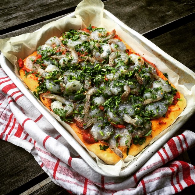 Deep Dish Pizza With Garlic Prawns